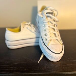 Women’s Converse Size 7